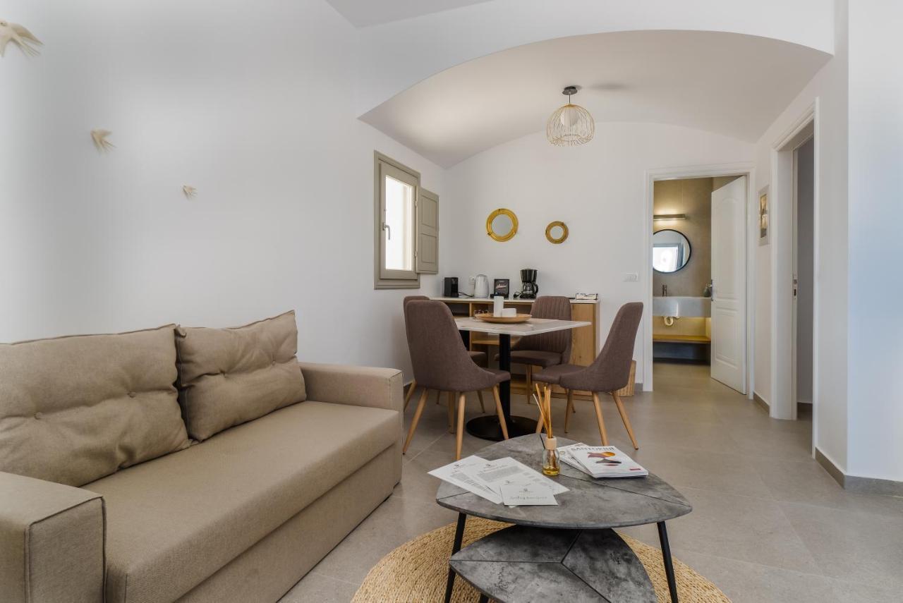 Symphony Suites Santorini Pýrgos Pokoj fotografie