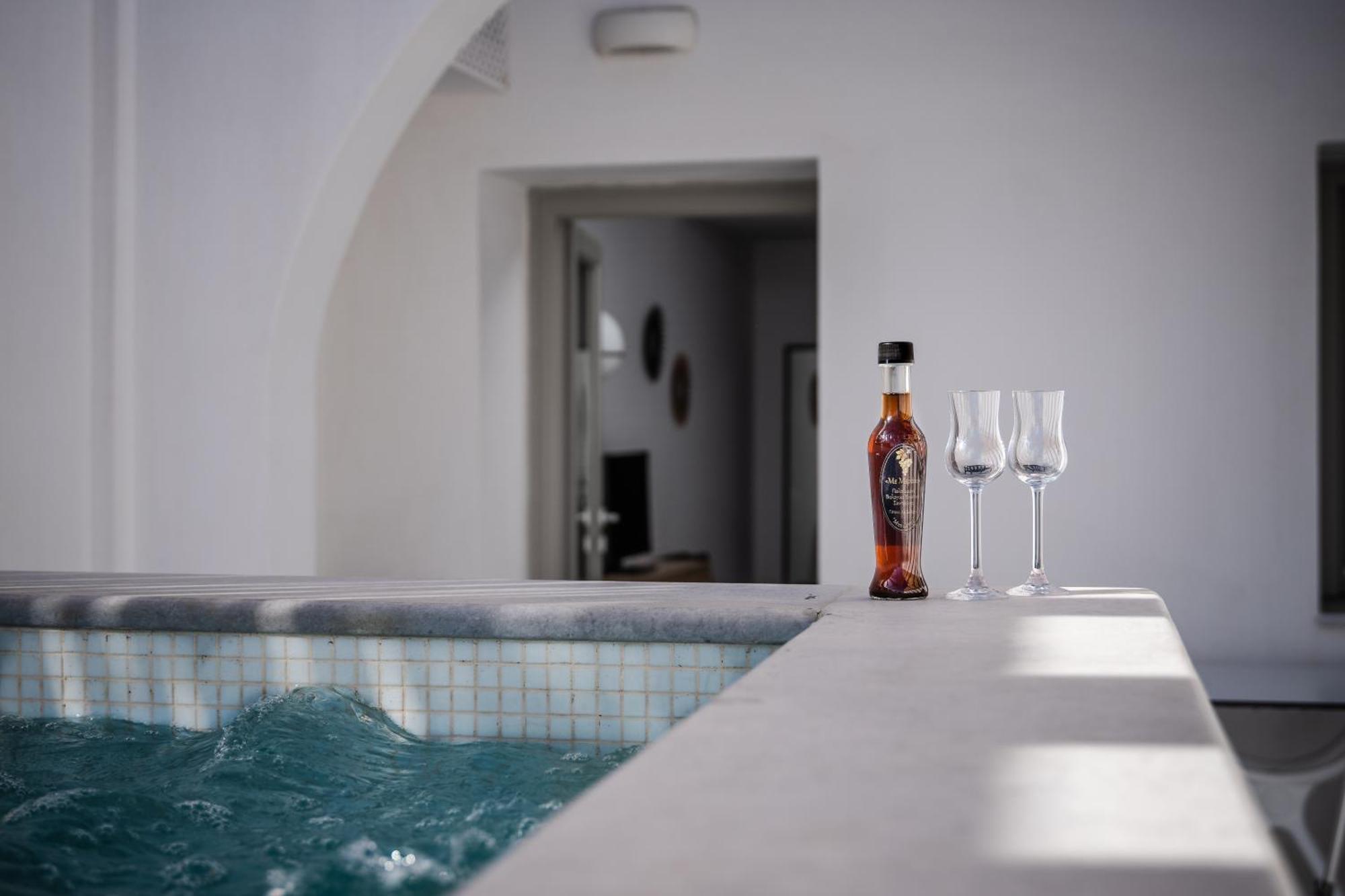 Symphony Suites Santorini Pýrgos Pokoj fotografie